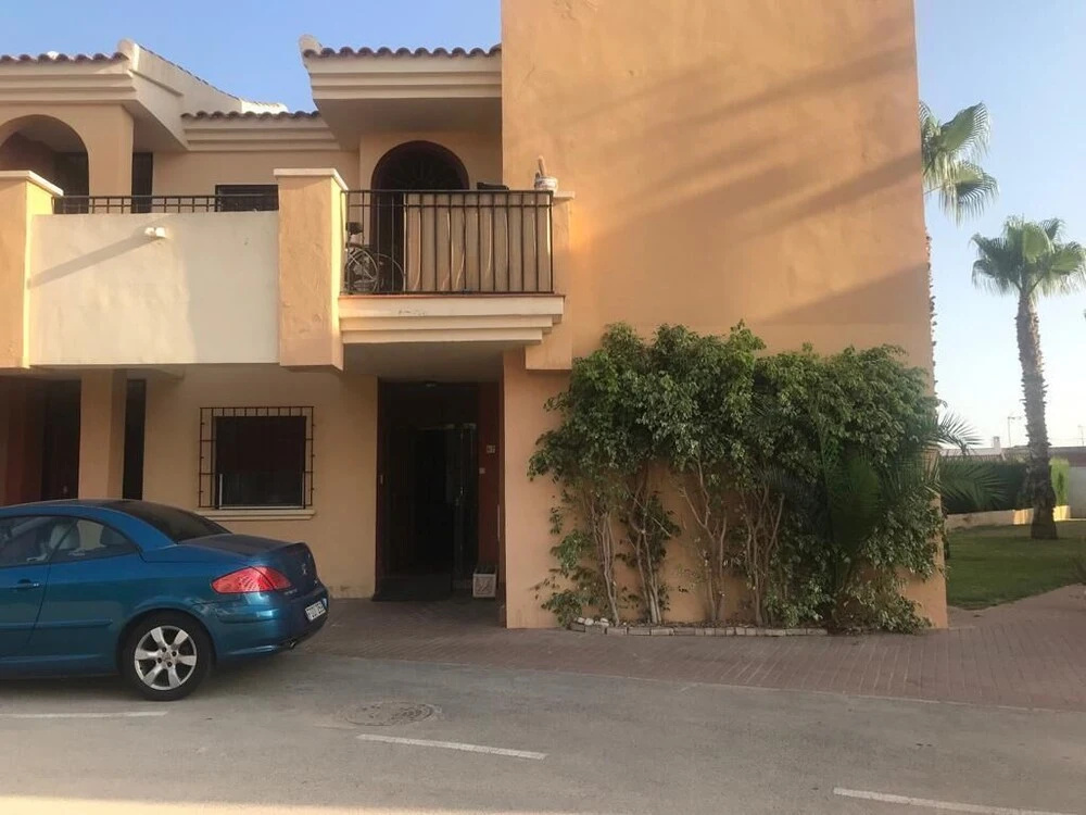 A Quiet House In The Neighborhood Of Urbanizacion Club Salino