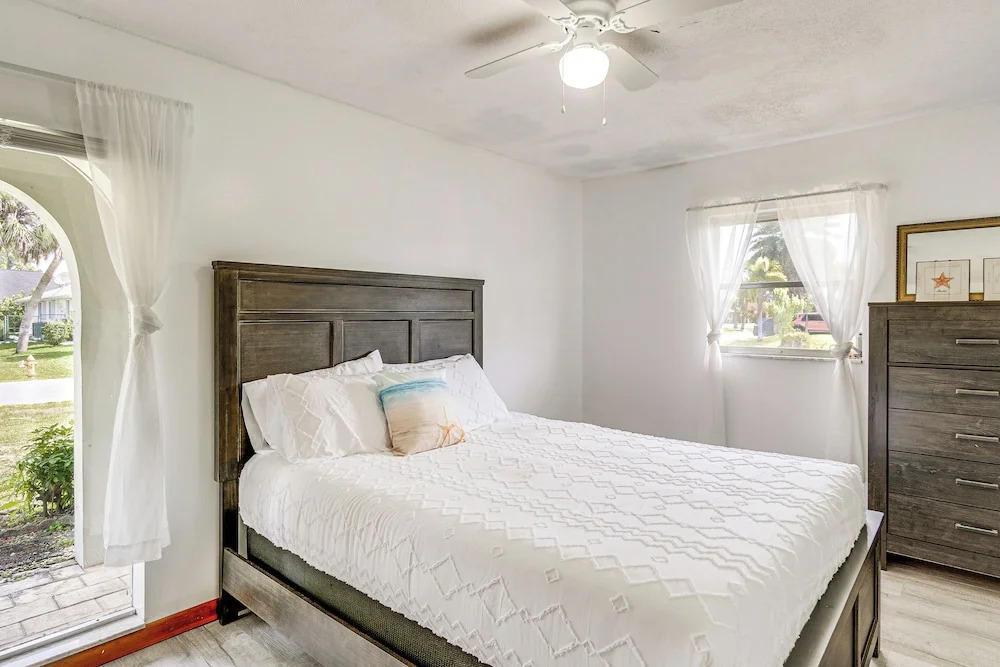 Port Charlotte Retreat w/ Lanai + Private Pool!