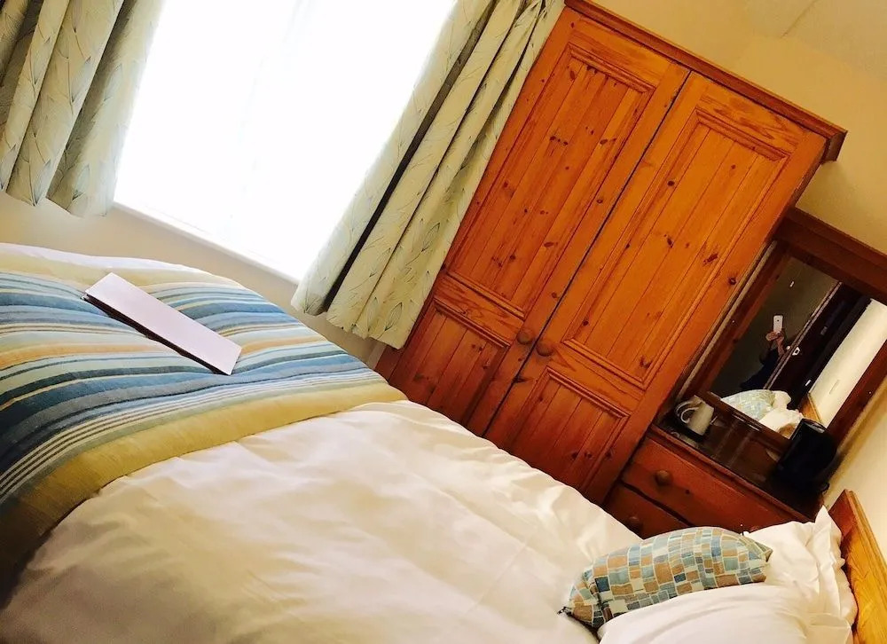 Whipsiderry Hotel