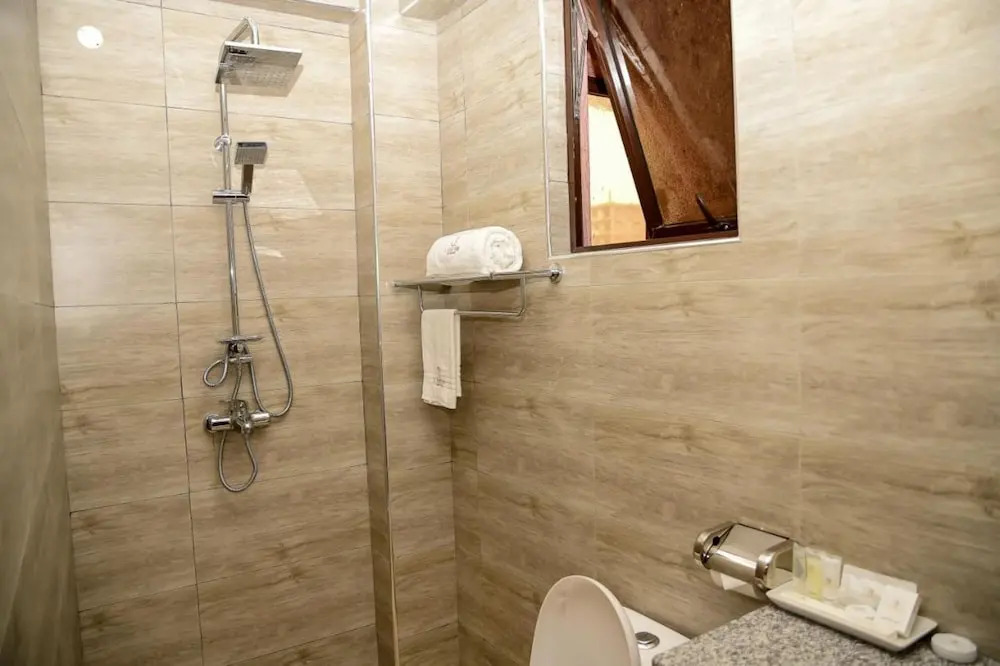 LA BEILA HOTEL MERU