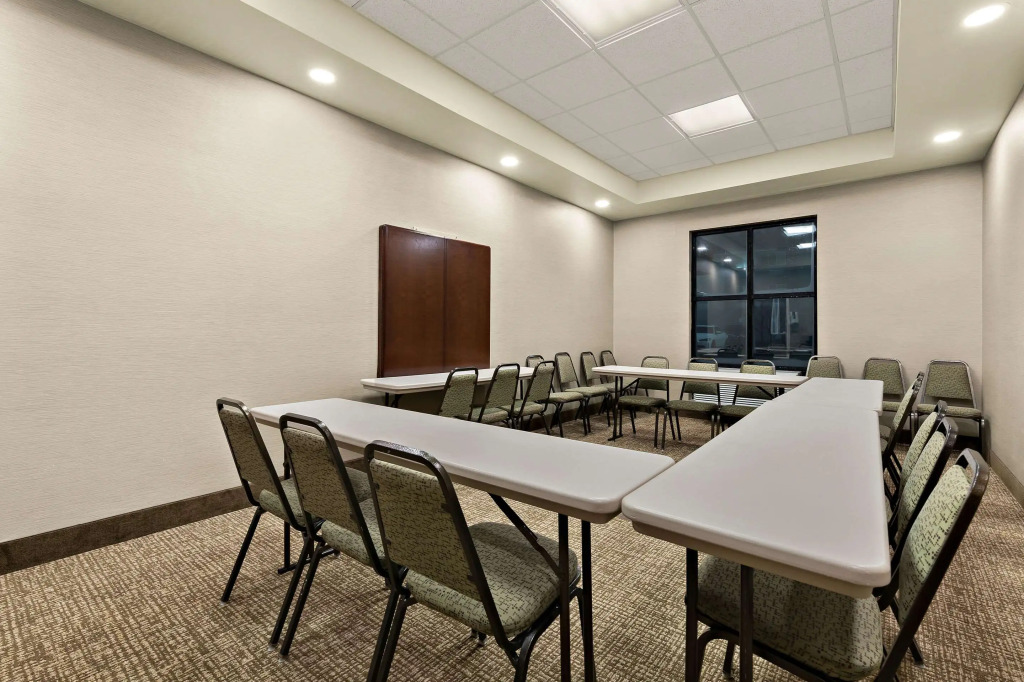 Comfort Suites Nashville near Percy Priest Lake