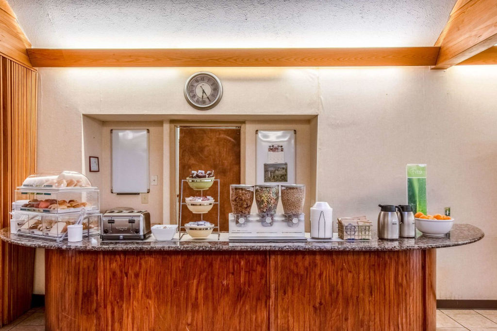 Country Inn & Suites by Radisson, Muskegon, MI