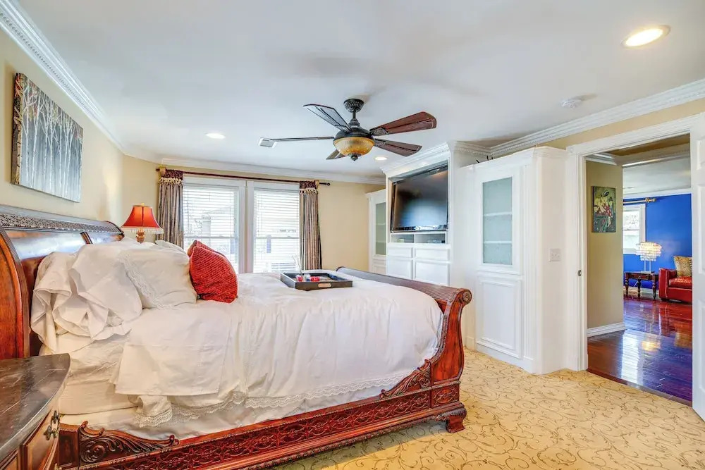 Spacious Houston Home w/ Deck ~ 2 Mi to Downtown!