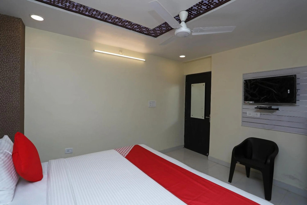 OYO Flagship 22697 Richa Grand Inn