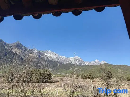 Qichi Snow Mountain International Youth Hostel