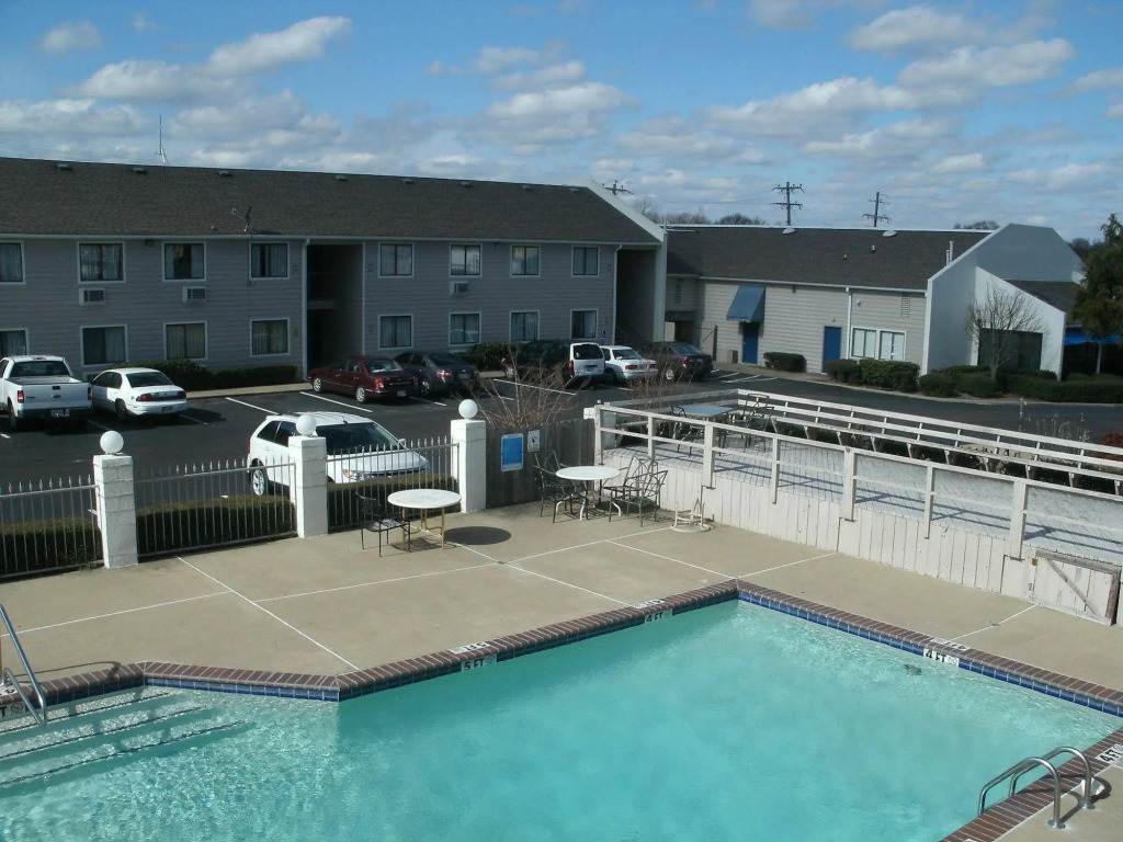The Admiralty Suites & Inn Memphis Millington