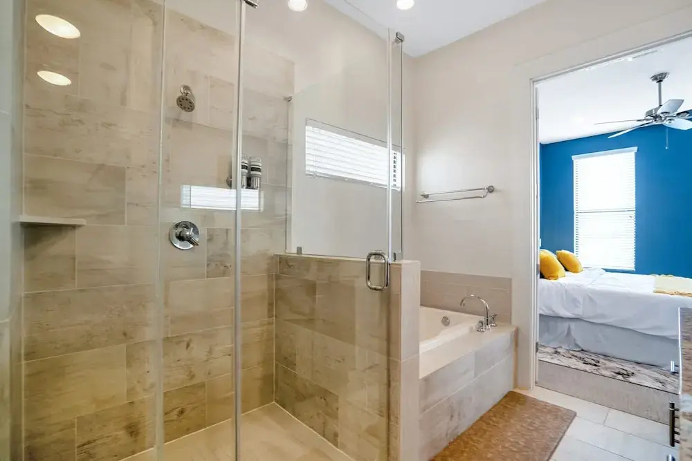 3BD HTX Luxe Home Fast Wi-fi Garage Location