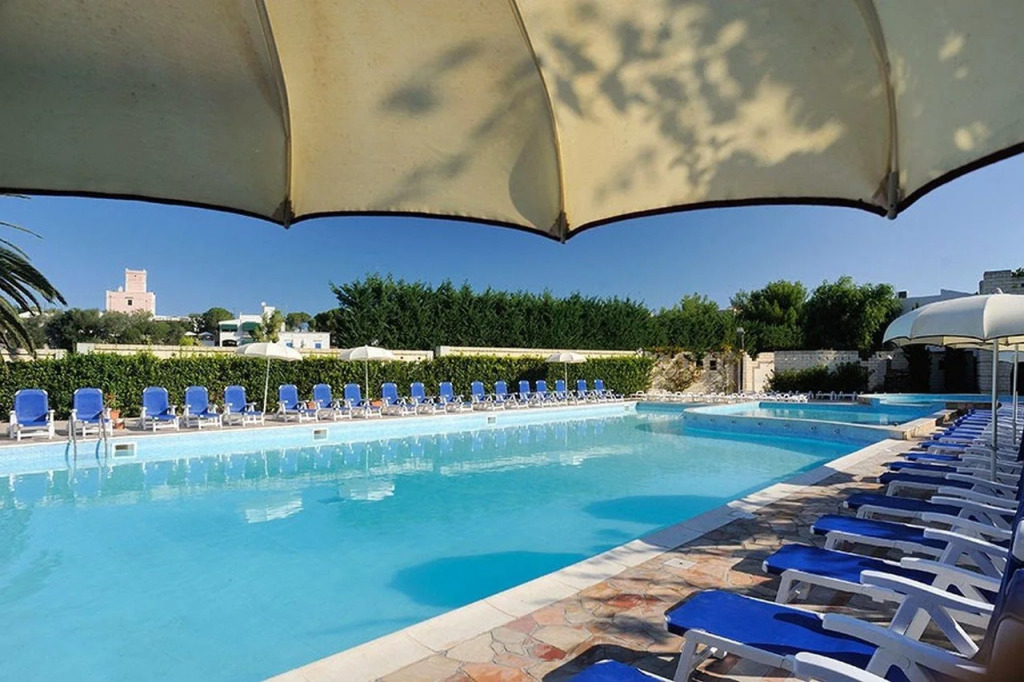 Baia Degli Aranci Suite & Apartments