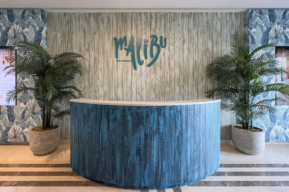 Chic 2BR in Paramount Midtown