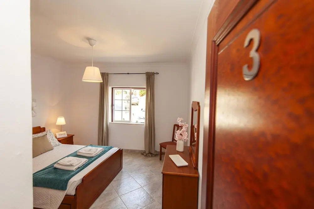 W 03 - Bedroom 3 in Topside Luz Guesthouse
