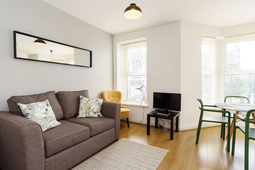 2 88A Albany Road