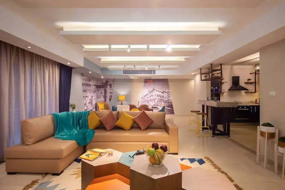 Xuru Stays I Waterfront Designer 2BR - 5 min to Airport