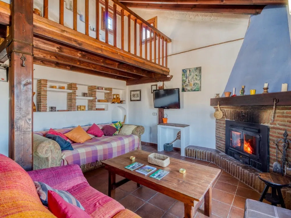 Pretty Cottage in Alcaucín with Private Swimming Pool