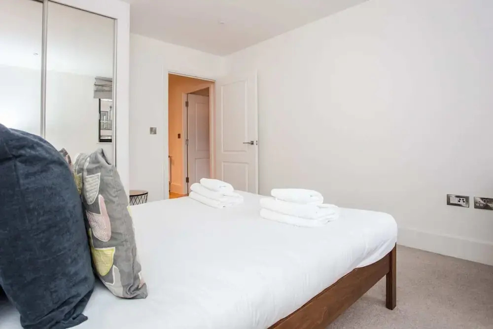 Stunning Modern 1 Bedroom Apartment Near Canary Wharf