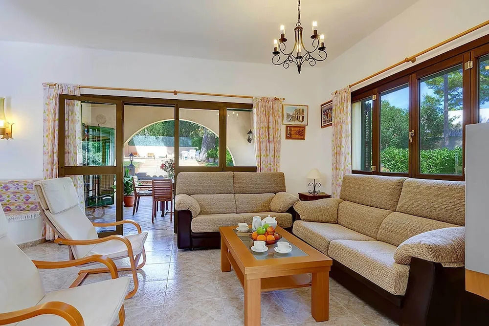 Villa Las Flores by Villa Plus