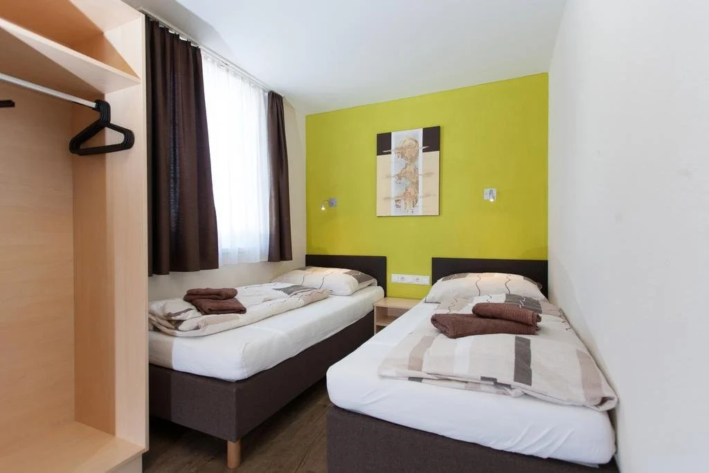 Rutsche Hostel