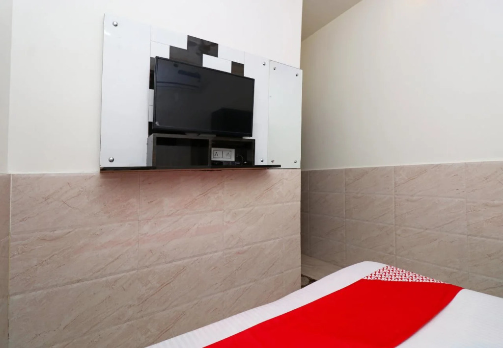 Karan Paradise By OYO Rooms