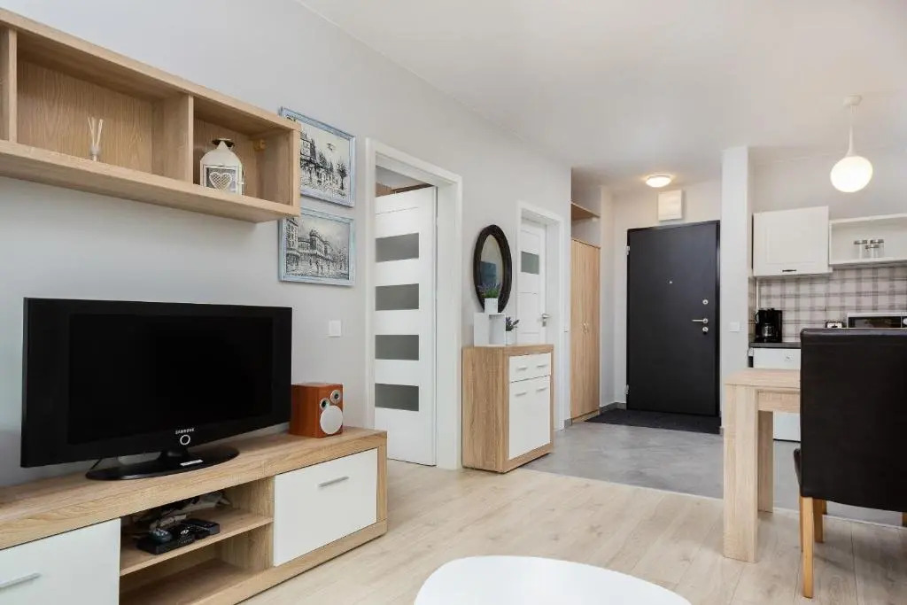 Warsaw Apartment Obozowa by Renters