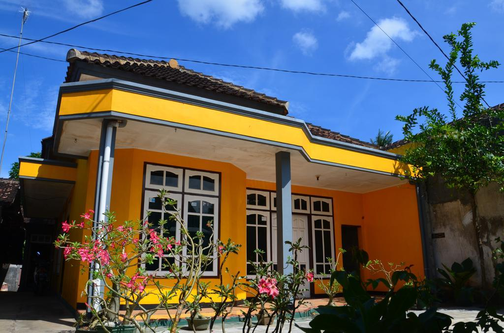 Nitha Homestay Near Train Station