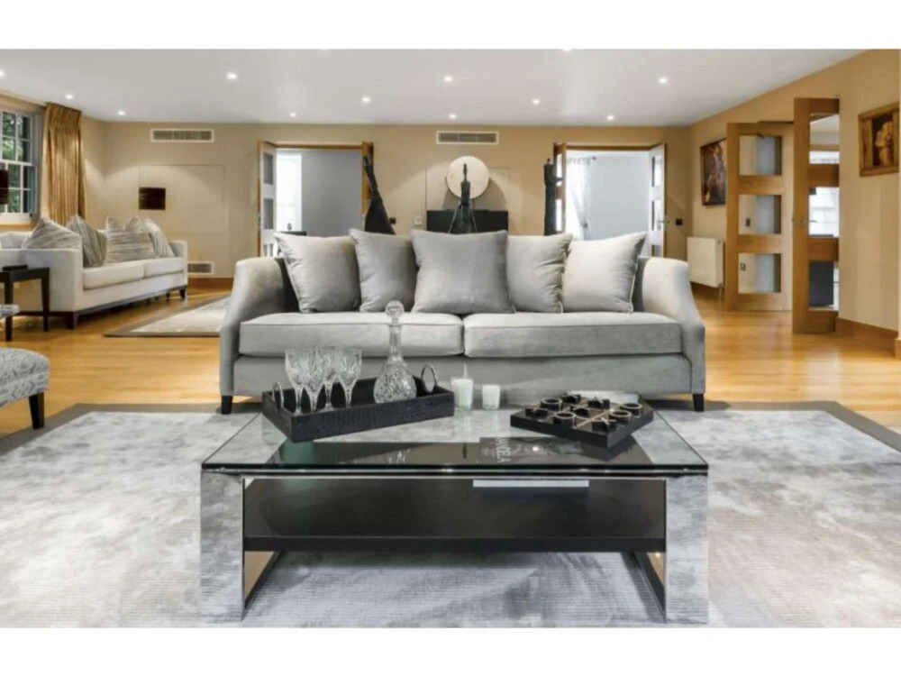 Luxury 6 Bedroom House for 12, With Parking