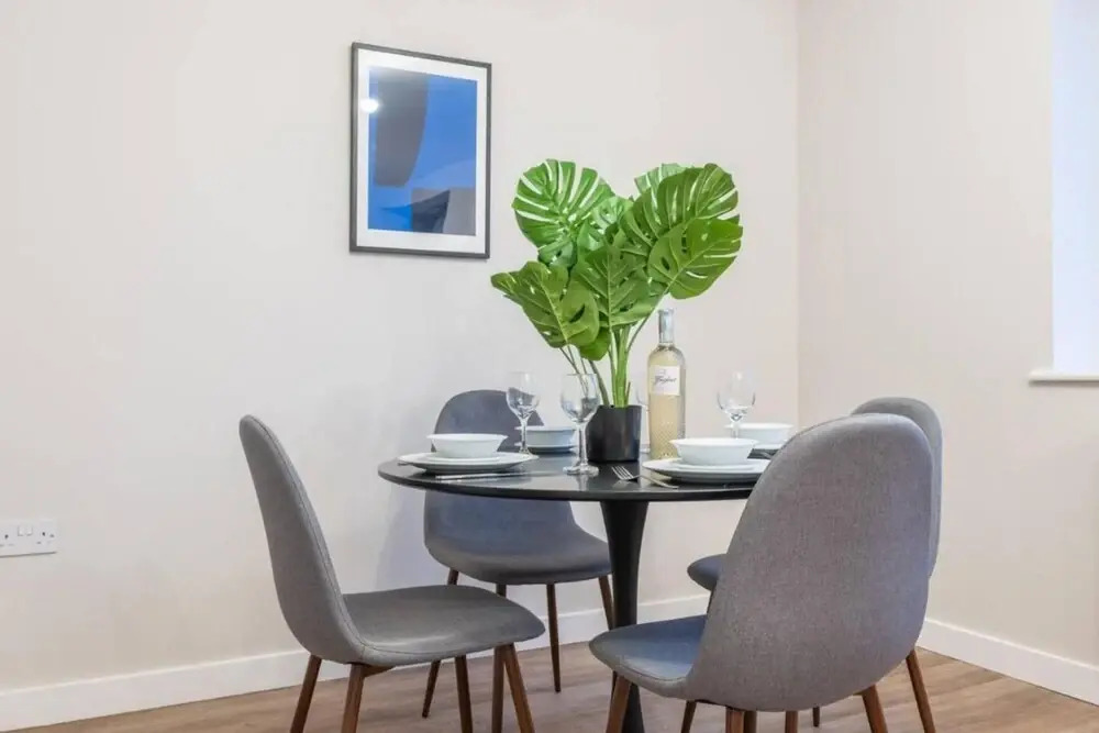 Luxurious 2 Bed Central Cardiff Free EV Charge