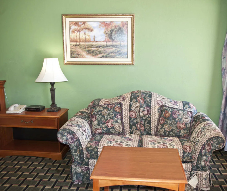 Victorian Inn & Suites