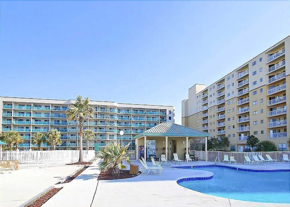 Gulf Shores Condo with Dazzling View by RedAwning