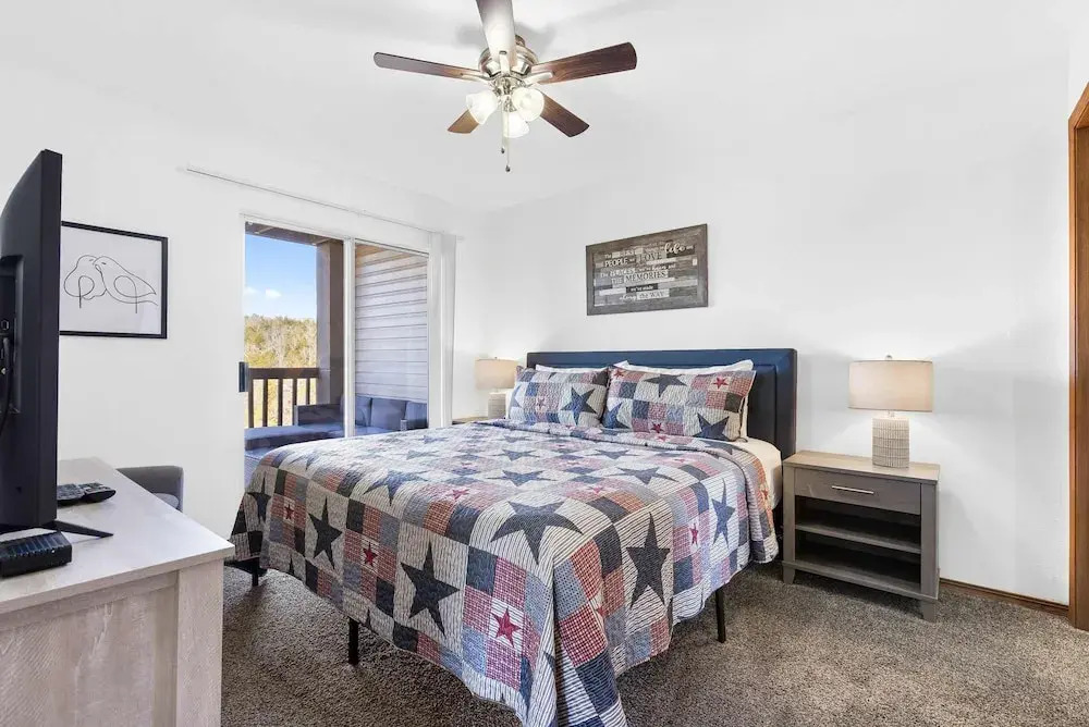 Scenic Lakeview Stay for 5!