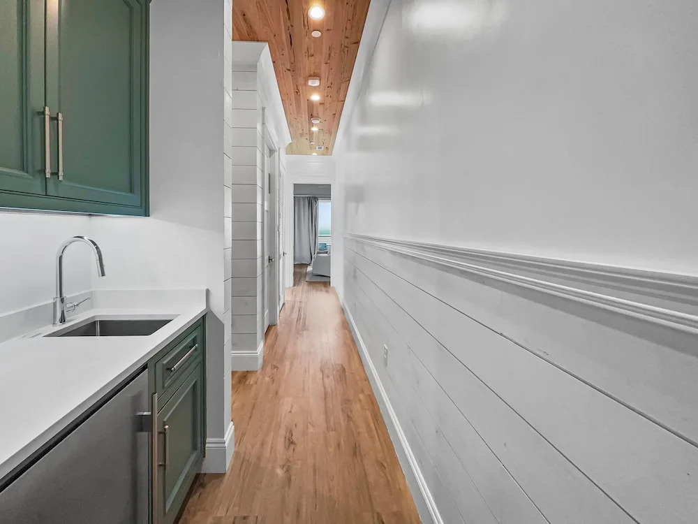 Summer Wind 7 Bedroom Home by RedAwning