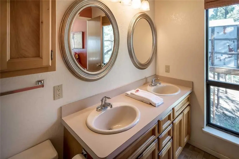 La Luz Lodge - Two Bedroom Cabin