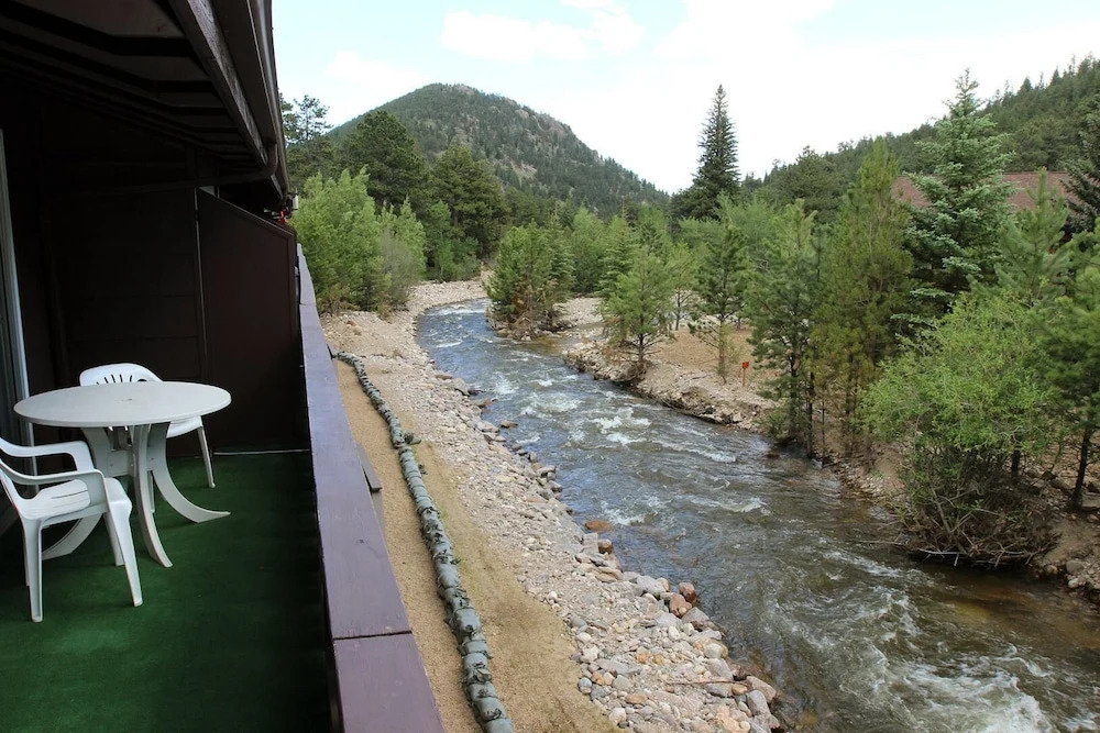 Fawn Valley Inn: 210