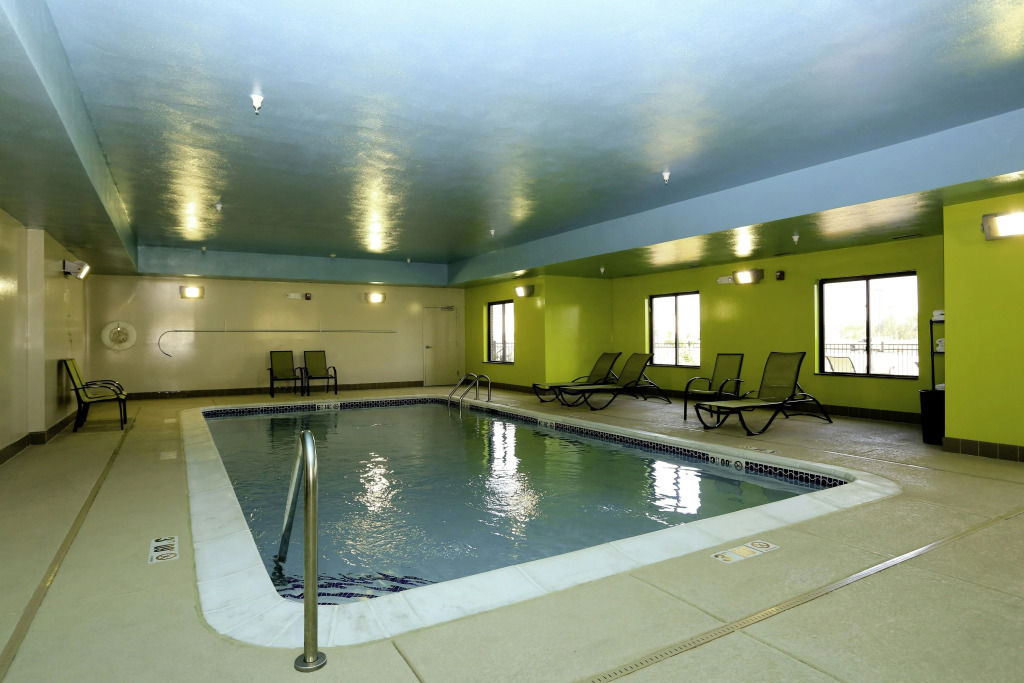 Holiday Inn Express & Suites Marion Northeast by IHG