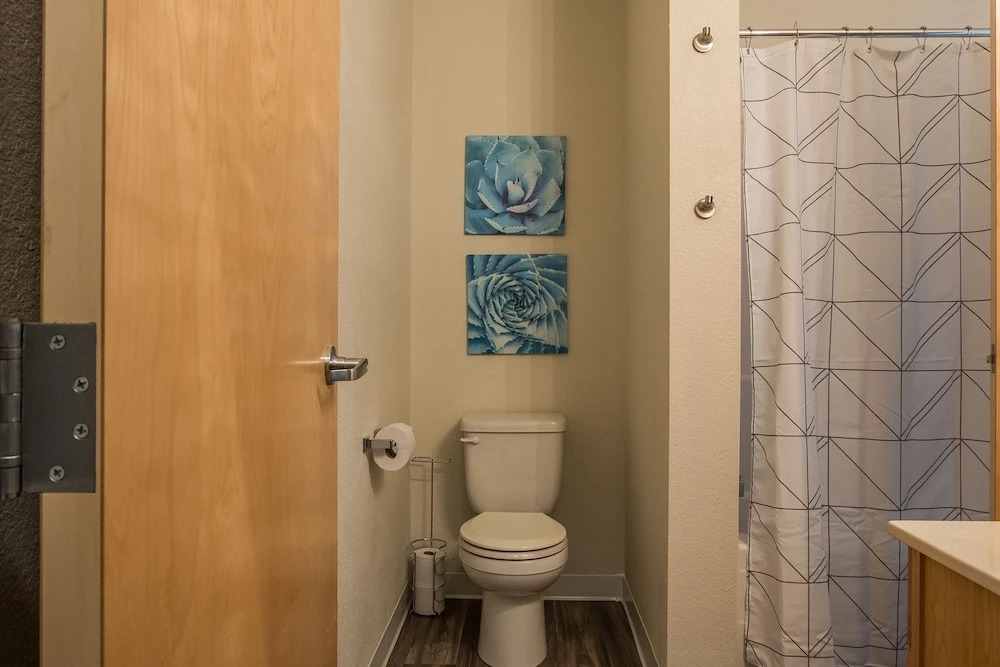 1 BR Apt near Downtown with Laundry by Frontdesk