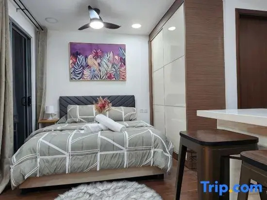 Near Ferry Terminal. COZY Studio Condo With Swimming Pool. 1120