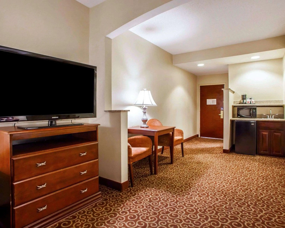 Comfort Suites East Brunswick - South River