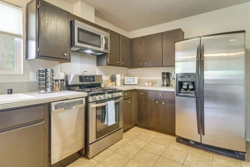2 Mi to Old Town Abq! Cozy Desert Retreat