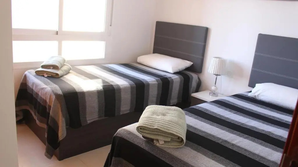 Beautiful 3 bed, 2 bath modern apartment