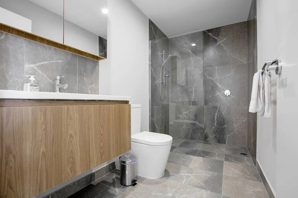 Wow Southport Apartment Near Light Rail Station