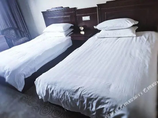 Yulong Hotel