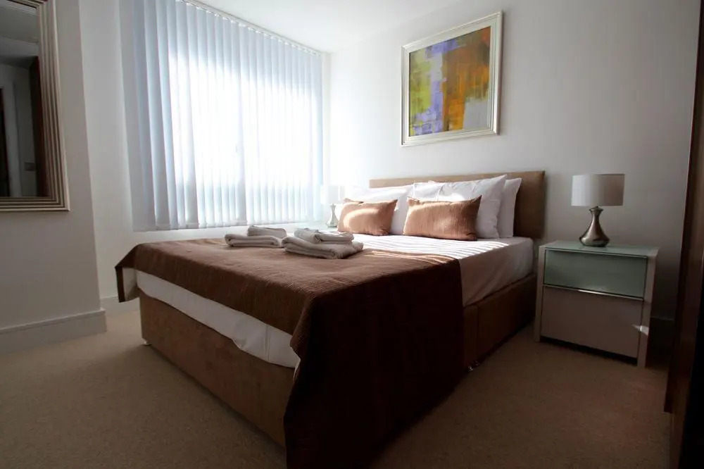 Lincoln Plaza One-Bedroom Apartments