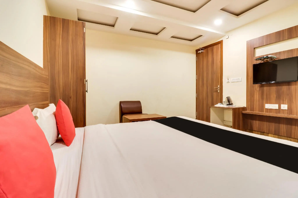 Super Capital O Seven Wonders Inn Near Sahara Ganj Mall