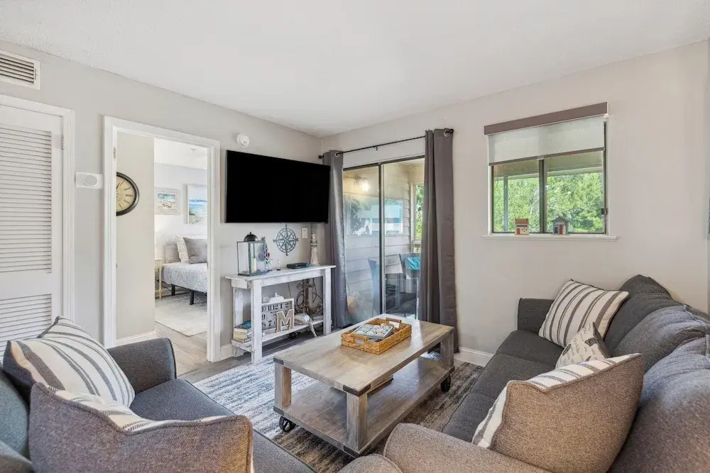 Seaside Bliss Retreat Coastal Condo for 6