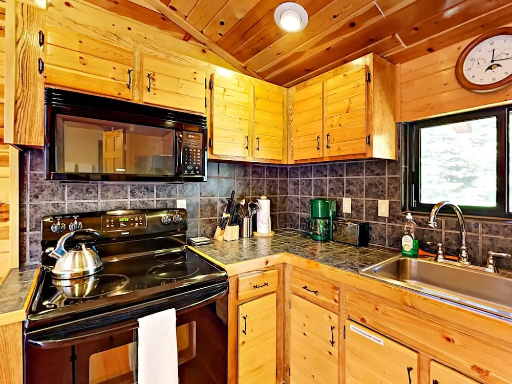 2BR 2BA Heavenly Condo by RedAwning
