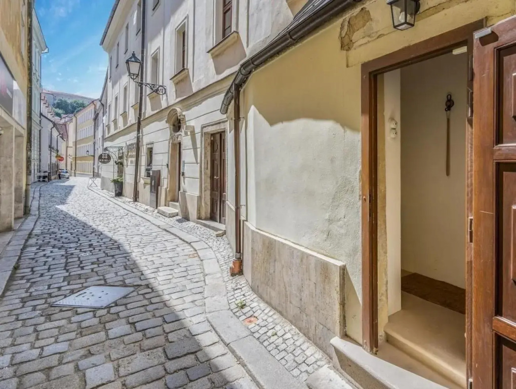NEW Design & High Standard Apt from 16th Century in Old Town