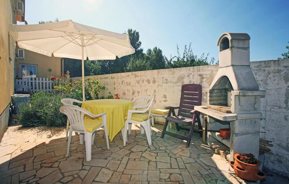 Amazing Apartment in Liznjan With