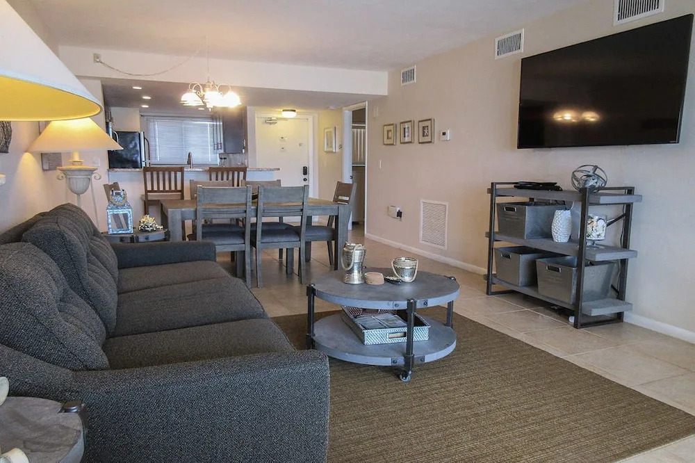 Carlos Pointe 424 2 Bedrooms 2 Bathrooms Condo