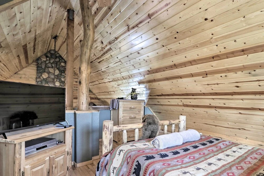 Fire Pit + Game Room: Heber-overgaard Cabin!