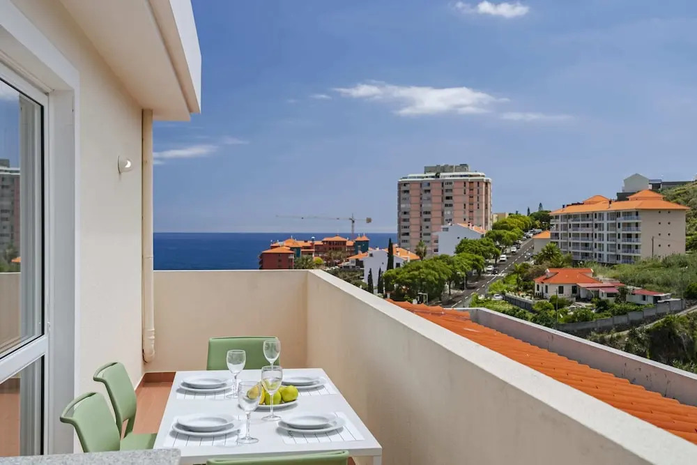 Duplex With sea View, Reis Magos V