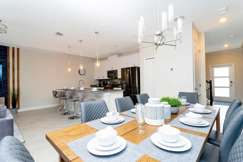 1112 CD - Glam 4BR Townhome, Pool