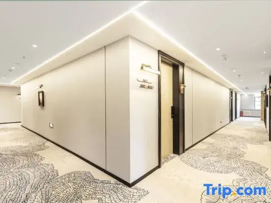 Super8 Hyatt  Hotel (Daxinghuangcun Railway Staion Subway Station Store)